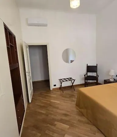 Tra Mare E Castello La Spezia