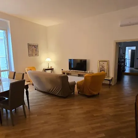 Tra Mare E Castello